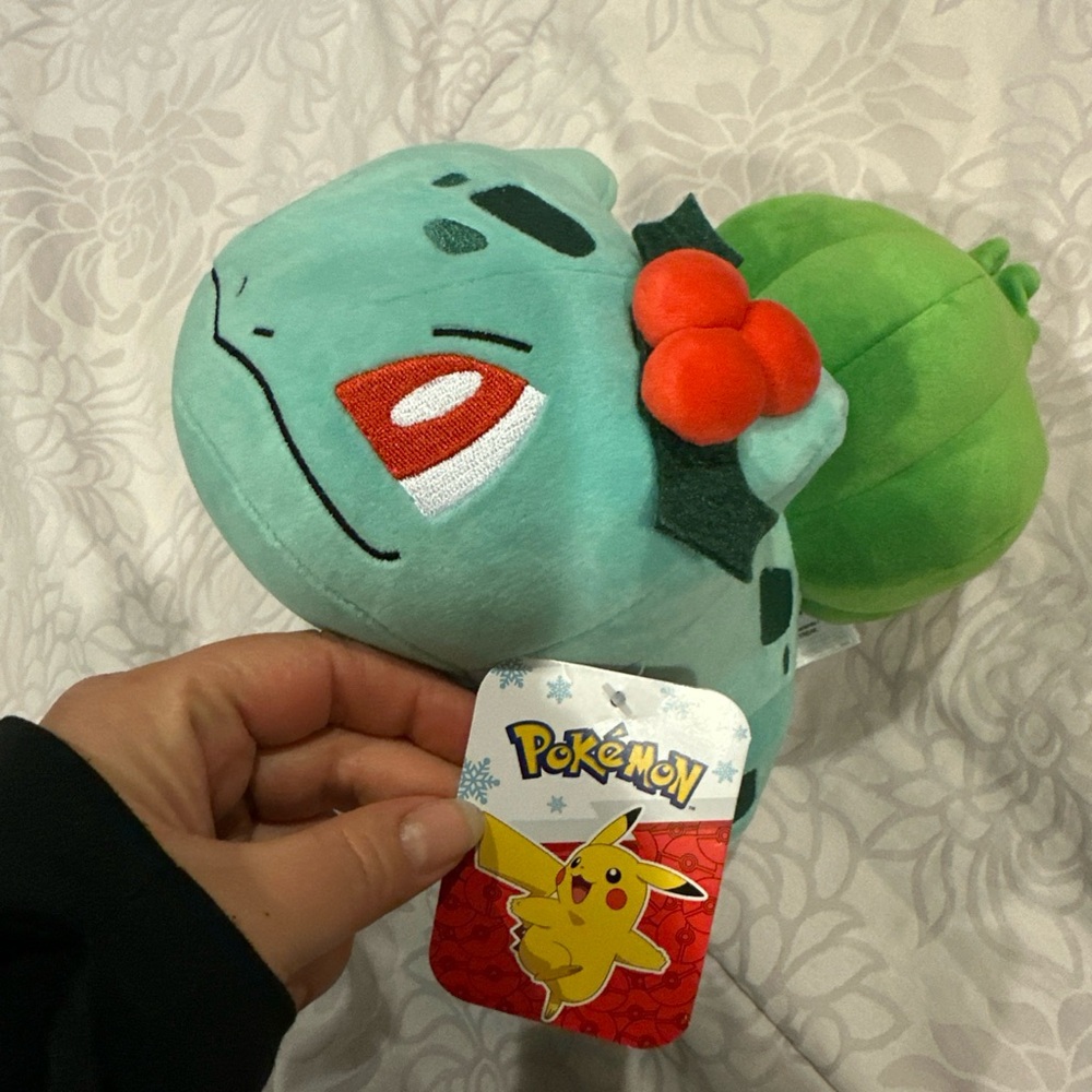 Mistletoe Bulbasaur limited edition NWT NSH